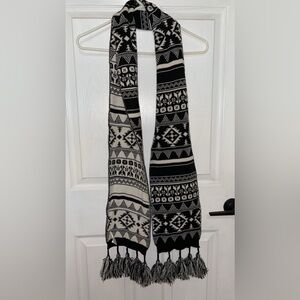 Black and white scarf